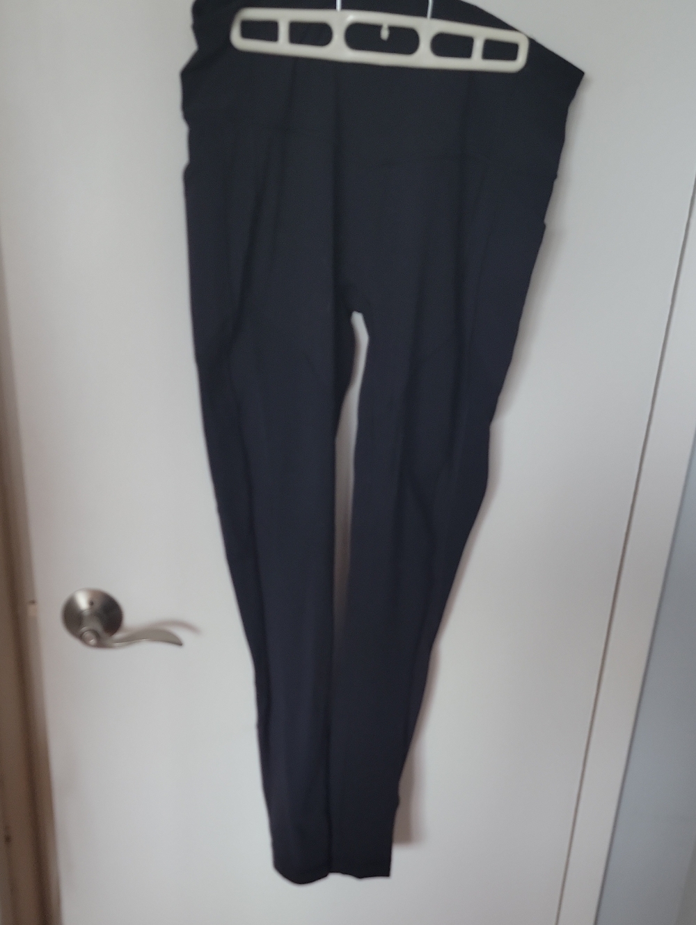 Lululemon athletica Black Skinny Ponte Capri Pants